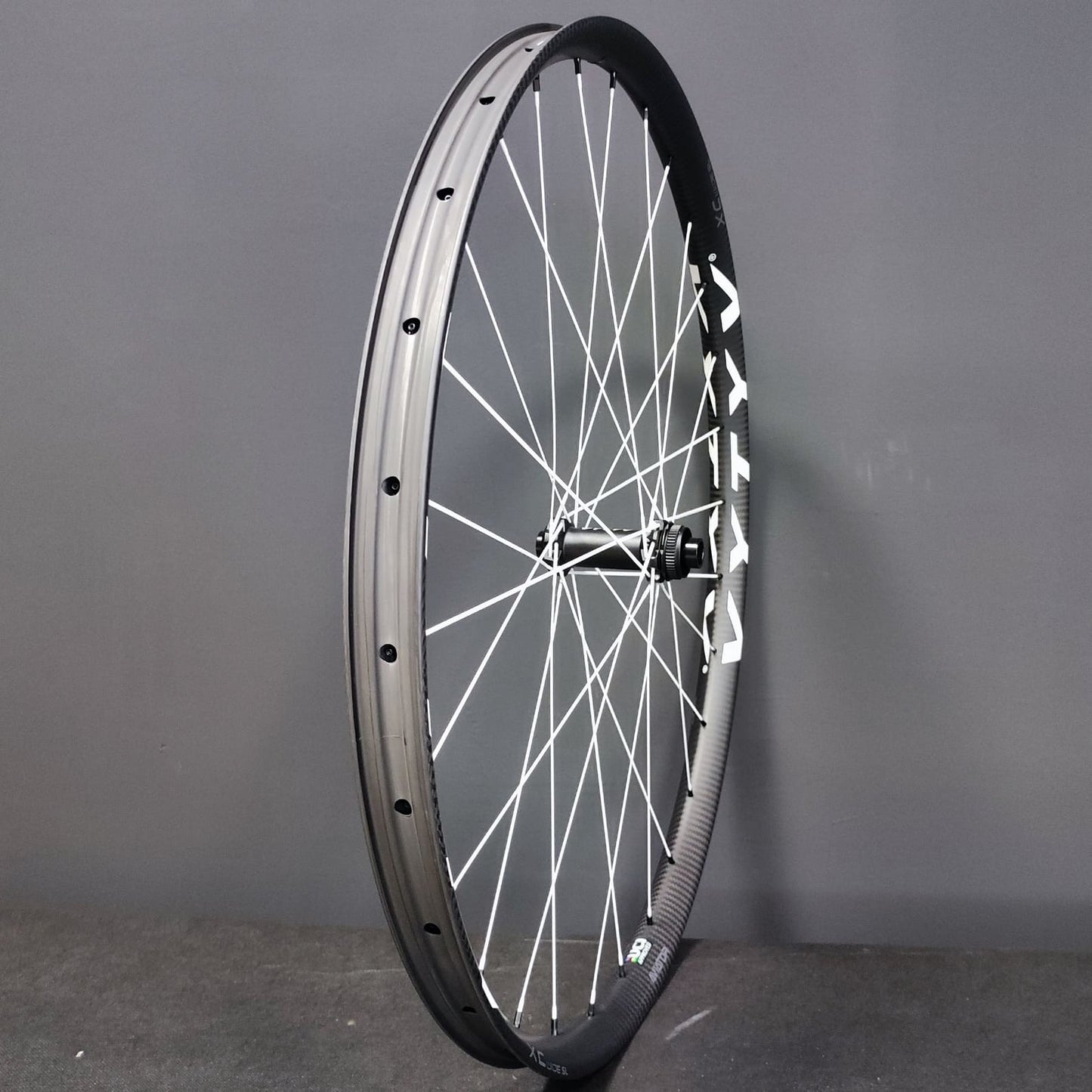 Aviator XC WIDE SL Carbon + White Aero Spokes