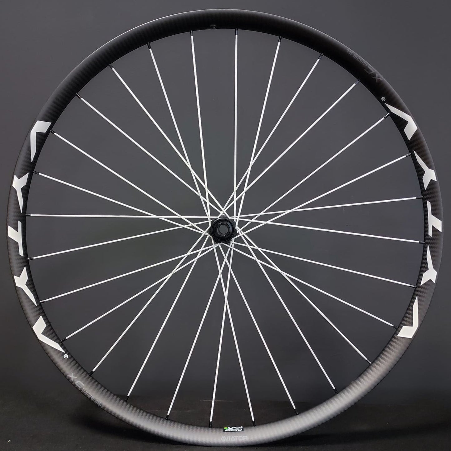 Aviator XC WIDE SL Carbon + White Aero Spokes