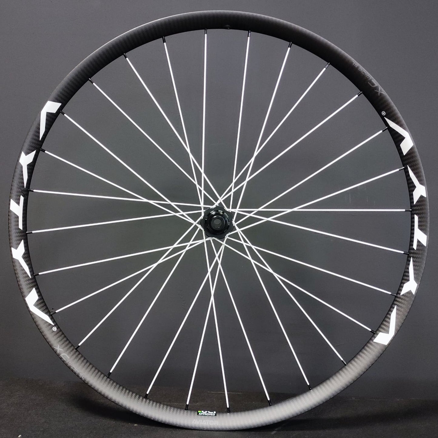 Aviator XC WIDE SL Carbon + White Aero Spokes