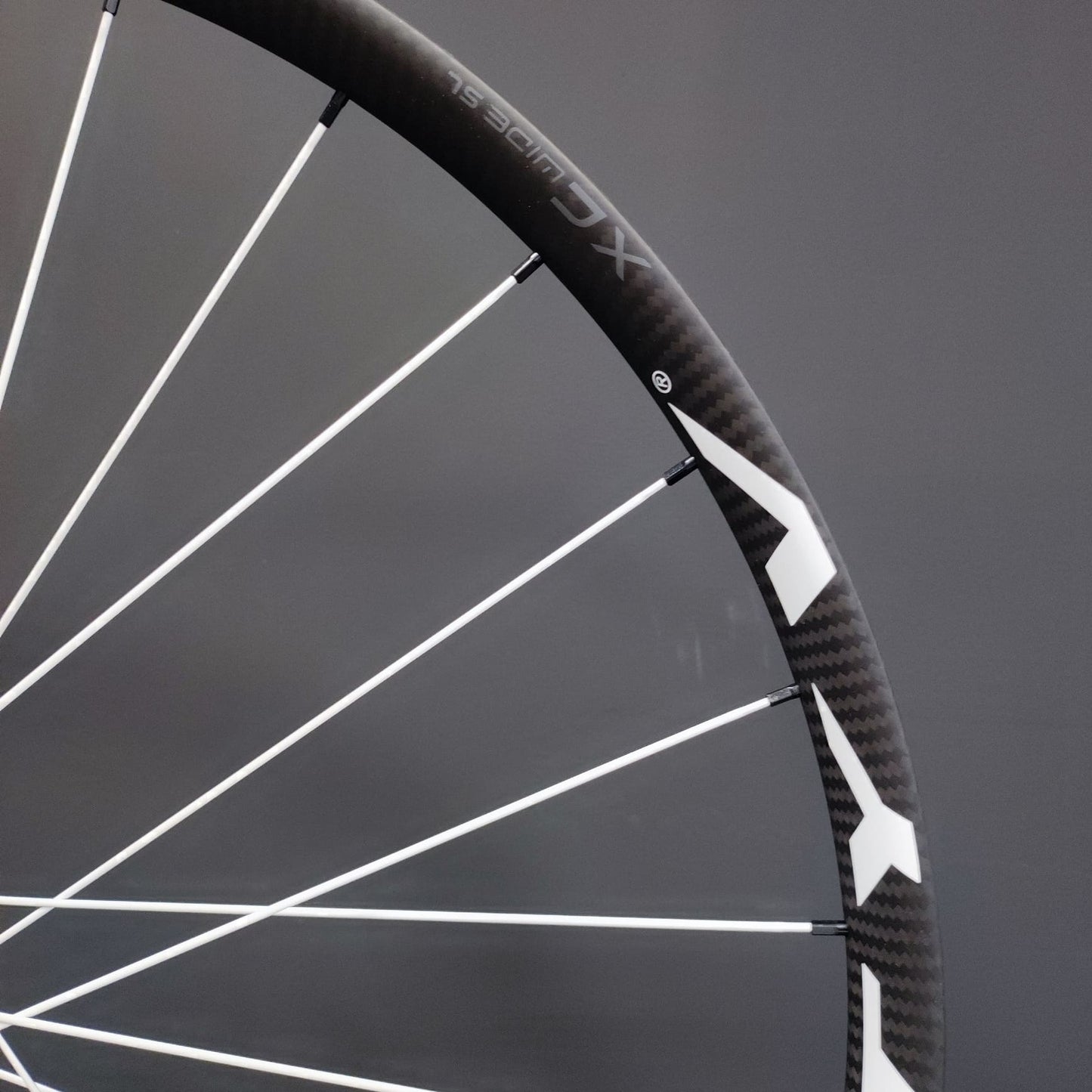 Aviator XC WIDE SL Carbon + White Aero Spokes