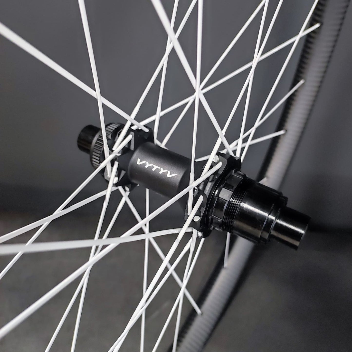 Aviator XC WIDE SL Carbon + White Aero Spokes