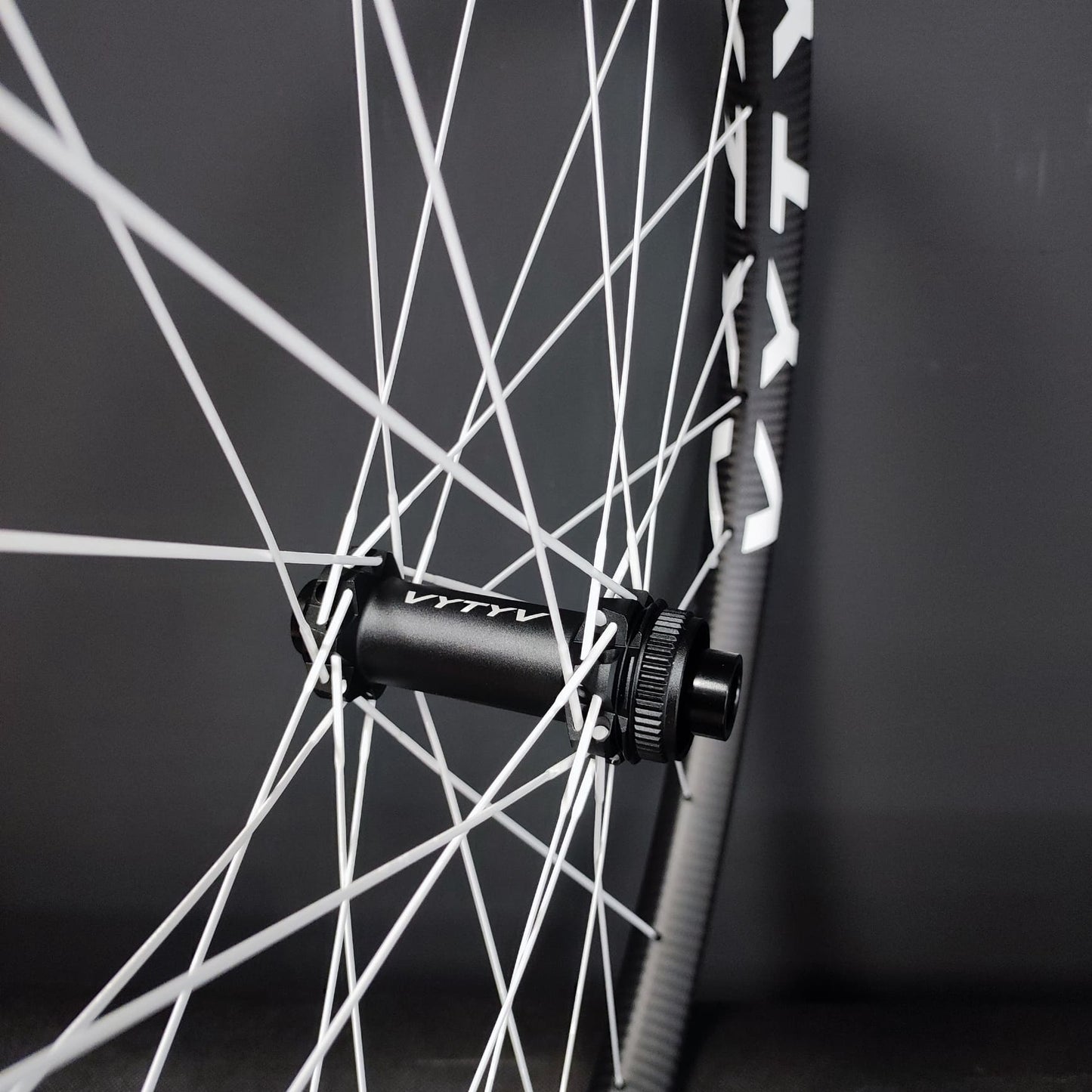 Aviator XC WIDE SL Carbon + White Aero Spokes