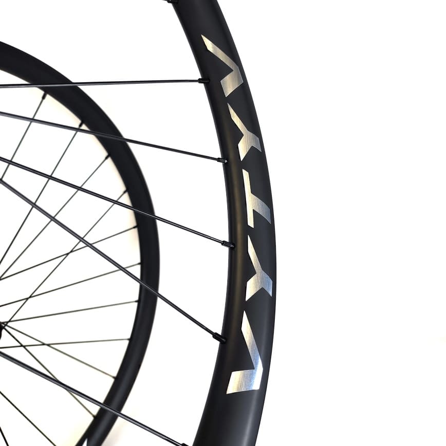 XC Carbon + DT Swiss / Wheelset Front + Raer